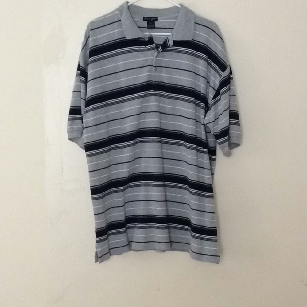 Grey, black, and white XL short sleeve shirt